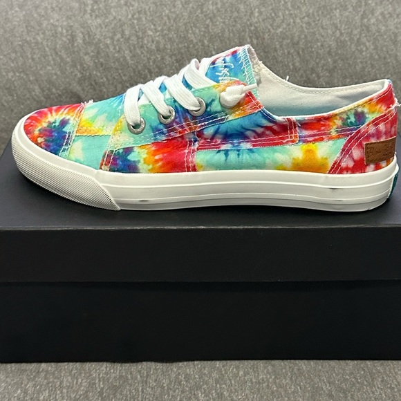 Blowfish Malibu NWT Women’s Tie Dye Sneakers Size 7 - Picture 3 of 4